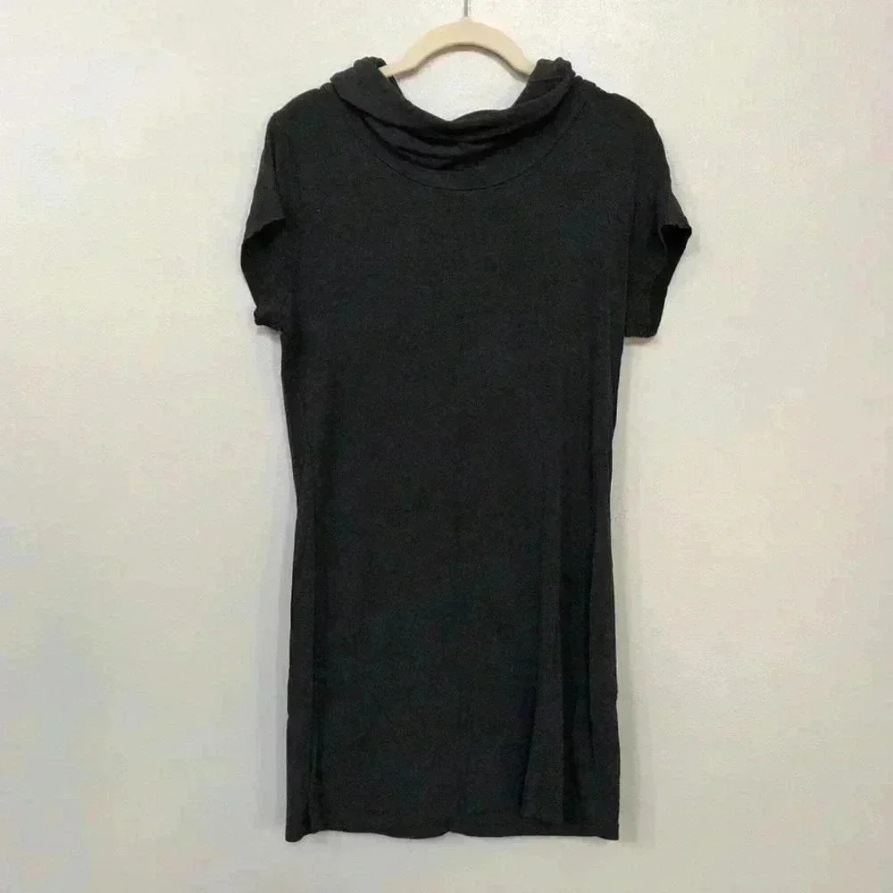 Kenneth Cole Women’s Dark Gray M Short-sleeve Lightweight Turtleneck Tunic